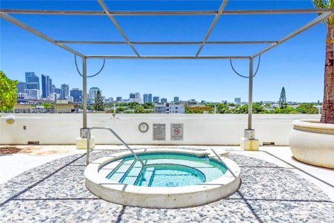 Купить кондоминиум в Майами, Флорида 1 спальня, 62.34м2, № 1929094 - фото 25