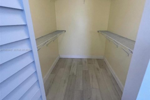 Condominio en alquiler en Cutler Bay, Florida, 2 dormitorios, 91.04 m2 № 2008061 - foto 29