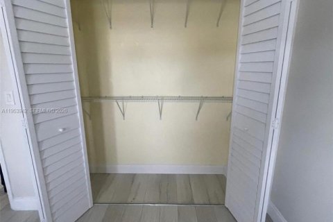 Condominio en alquiler en Cutler Bay, Florida, 2 dormitorios, 91.04 m2 № 2008061 - foto 26