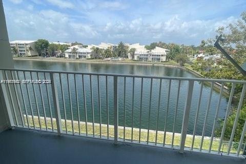 Condominio en alquiler en Cutler Bay, Florida, 2 dormitorios, 91.04 m2 № 2008061 - foto 4