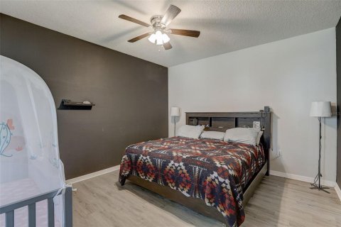 Townhouse in Saint Cloud, Florida 4 bedrooms, 193.7 sq.m. № 1089595 - photo 12