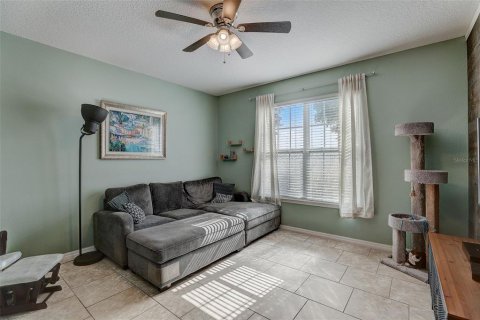 Townhouse in Saint Cloud, Florida 4 bedrooms, 193.7 sq.m. № 1089595 - photo 4