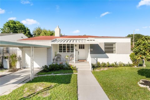 Villa ou maison à Miami, Floride 2 chambres, 101.26 m2 № 1998384