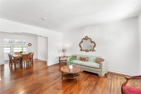 Villa ou maison à vendre à Miami, Floride: 2 chambres, 101.26 m2 № 1998384 - photo 4