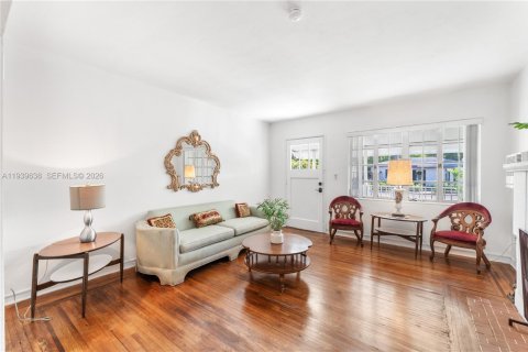 Villa ou maison à vendre à Miami, Floride: 2 chambres, 101.26 m2 № 1998384 - photo 3