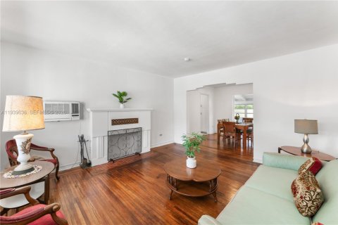 Villa ou maison à vendre à Miami, Floride: 2 chambres, 101.26 m2 № 1998384 - photo 5