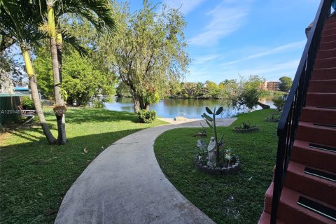 Apartment in Hialeah, Florida 1 bedroom, 65.03 sq.m. № 2076510 - photo 6