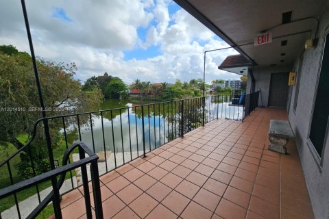 Apartment in Hialeah, Florida 1 bedroom, 65.03 sq.m. № 2076510 - photo 5