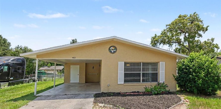 House in Ocala, Florida 3 bedrooms, 118.54 sq.m. № 2204120