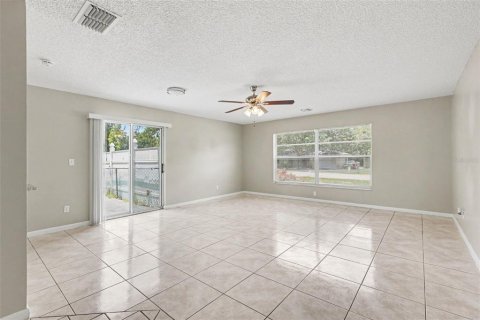 House in Ocala, Florida 3 bedrooms, 118.54 sq.m. № 2204120 - photo 3
