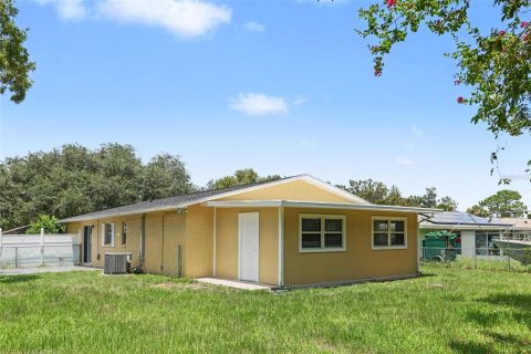 House in Ocala, Florida 3 bedrooms, 118.54 sq.m. № 2204120 - photo 15