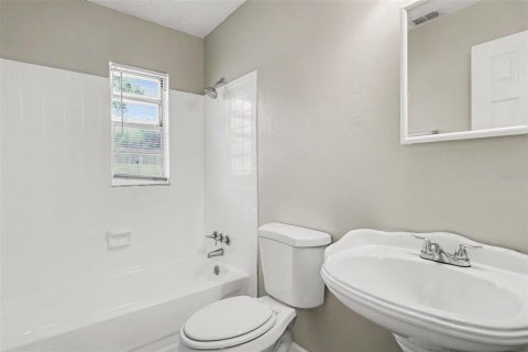 House in Ocala, Florida 3 bedrooms, 118.54 sq.m. № 2204120 - photo 12