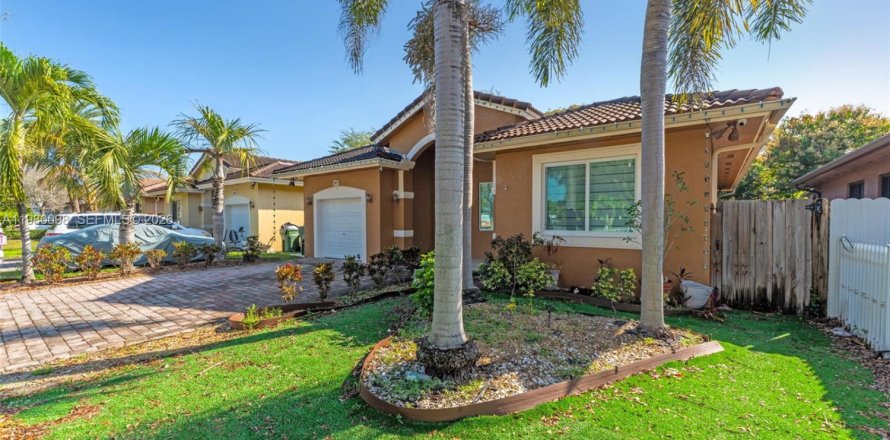 Casa en Homestead, Florida 3 dormitorios, 145.95 m2 № 2045342