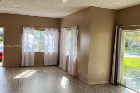 Купить таунхаус в Мирамар, Флорида 3 спальни, 139.17м2, № 2006462 - фото 3