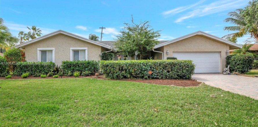 Casa en Plantation, Florida 4 dormitorios, 227.15 m2 № 2076208