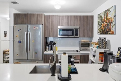 Condo in Miami, Florida, 1 bedroom  № 2082904 - photo 5