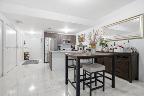 Condo in Miami, Florida, 1 bedroom  № 2082904 - photo 6