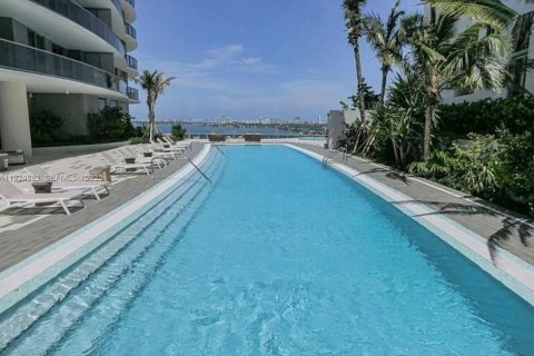 Condo in Miami, Florida, 1 bedroom  № 2082904 - photo 11