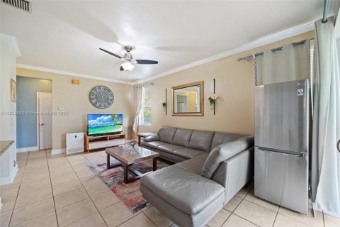 House in Pembroke Pines, Florida 4 bedrooms, 204.76 sq.m. № 1820184 - photo 17