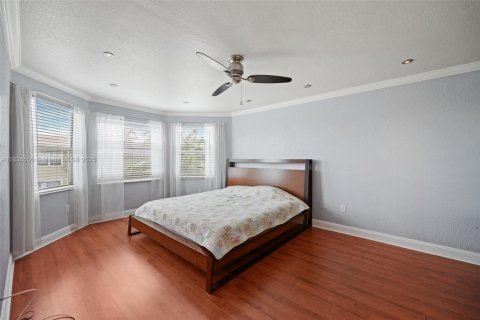 House in Pembroke Pines, Florida 4 bedrooms, 204.76 sq.m. № 1820184 - photo 21