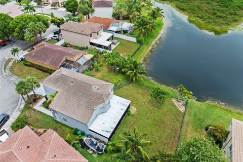House in Pembroke Pines, Florida 4 bedrooms, 204.76 sq.m. № 1820184 - photo 4