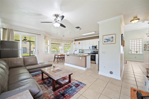 House in Pembroke Pines, Florida 4 bedrooms, 204.76 sq.m. № 1820184 - photo 18