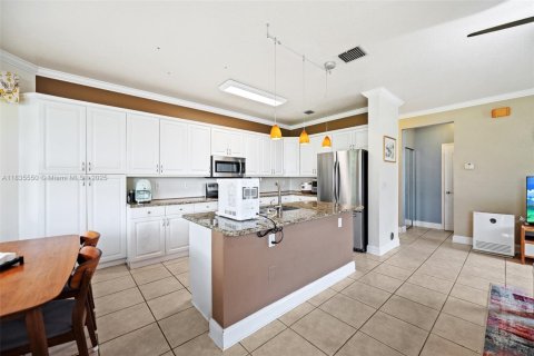 House in Pembroke Pines, Florida 4 bedrooms, 204.76 sq.m. № 1820184 - photo 16