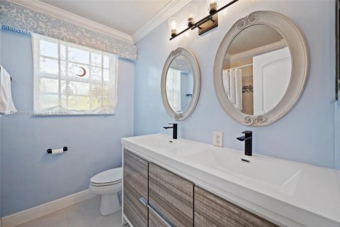 House in Pembroke Pines, Florida 4 bedrooms, 204.76 sq.m. № 1820184 - photo 26
