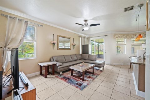 House in Pembroke Pines, Florida 4 bedrooms, 204.76 sq.m. № 1820184 - photo 12