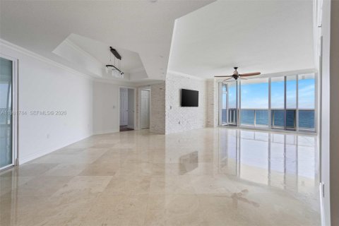 Condo in Hollywood, Florida, 2 bedrooms  № 2043016 - photo 9