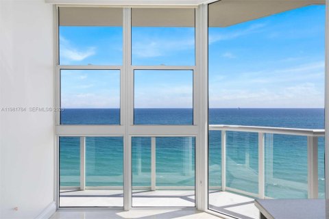 Condo in Hollywood, Florida, 2 bedrooms  № 2043016 - photo 20