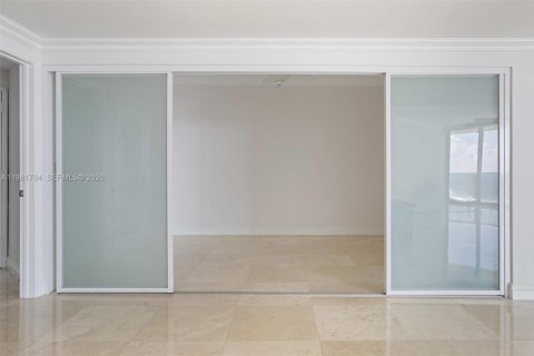 Condo in Hollywood, Florida, 2 bedrooms  № 2043016 - photo 15