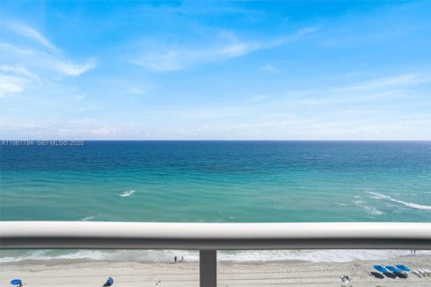 Condo in Hollywood, Florida, 2 bedrooms  № 2043016 - photo 3