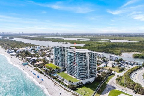 Condo in Hollywood, Florida, 2 bedrooms  № 2043016 - photo 6