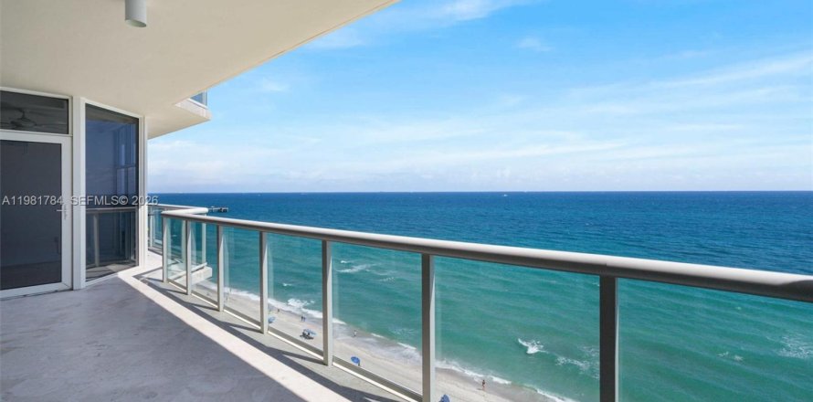 Condo in Hollywood, Florida, 2 bedrooms  № 2043016