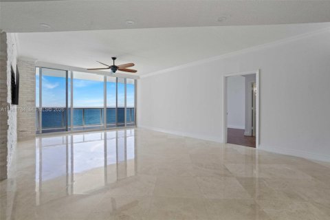 Condo in Hollywood, Florida, 2 bedrooms  № 2043016 - photo 11