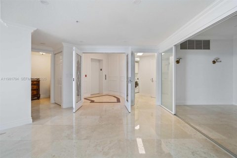 Condo in Hollywood, Florida, 2 bedrooms  № 2043016 - photo 12