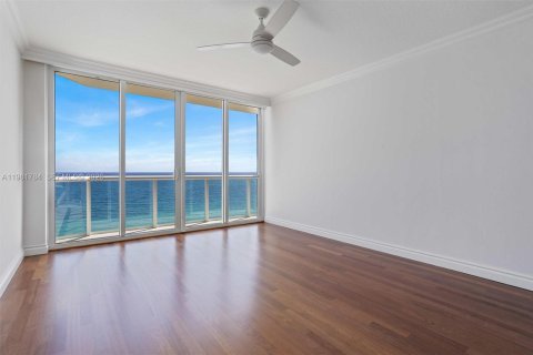 Condo in Hollywood, Florida, 2 bedrooms  № 2043016 - photo 24