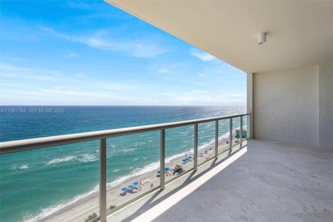 Condo in Hollywood, Florida, 2 bedrooms  № 2043016 - photo 7