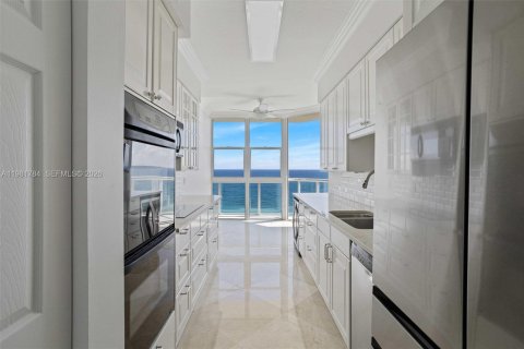 Condo in Hollywood, Florida, 2 bedrooms  № 2043016 - photo 18