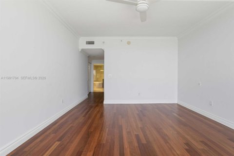 Condo in Hollywood, Florida, 2 bedrooms  № 2043016 - photo 25