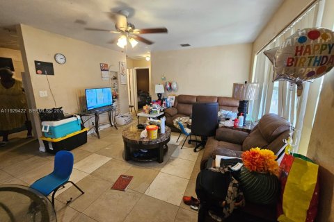 Купить виллу или дом в Помпано-Бич, Флорида 3 спальни, 66.89м2, № 1989178 - фото 7