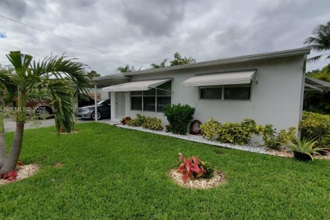 Casa en venta en Pompano Beach, Florida, 3 dormitorios, 66.89 m2 № 1989178 - foto 2
