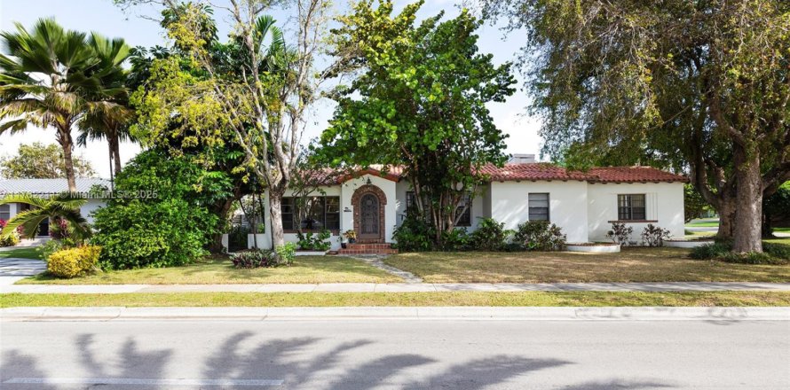 House in Miami Shores, Florida 4 bedrooms, 266.26 sq.m. № 1860536