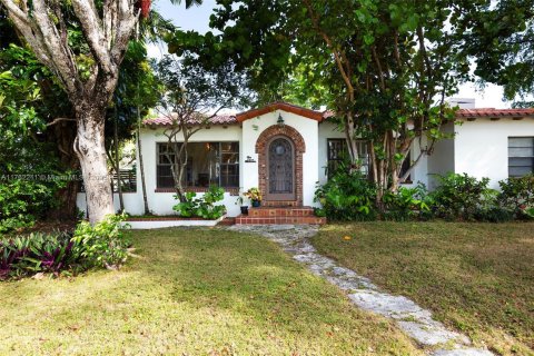 House in Miami Shores, Florida 4 bedrooms, 266.26 sq.m. № 1860536 - photo 2