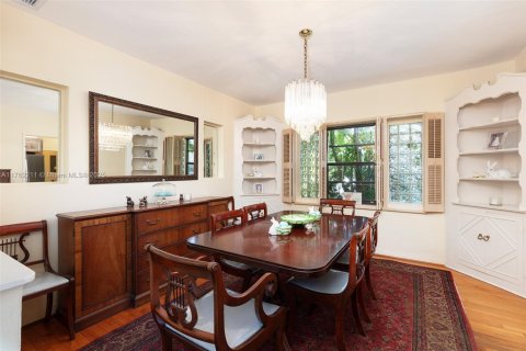 House in Miami Shores, Florida 4 bedrooms, 266.26 sq.m. № 1860536 - photo 17