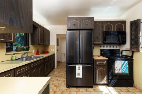 House in Miami Shores, Florida 4 bedrooms, 266.26 sq.m. № 1860536 - photo 18