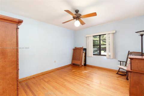 House in Miami Shores, Florida 4 bedrooms, 266.26 sq.m. № 1860536 - photo 21
