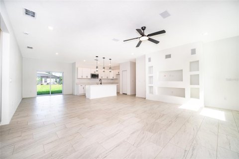 House in Kissimmee, Florida 4 bedrooms, 178.93 sq.m. № 2315294 - photo 8