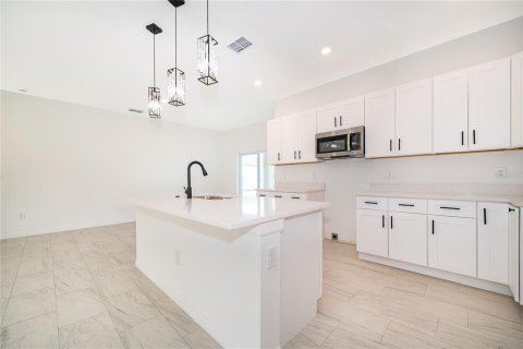 House in Kissimmee, Florida 4 bedrooms, 178.93 sq.m. № 2315294 - photo 16